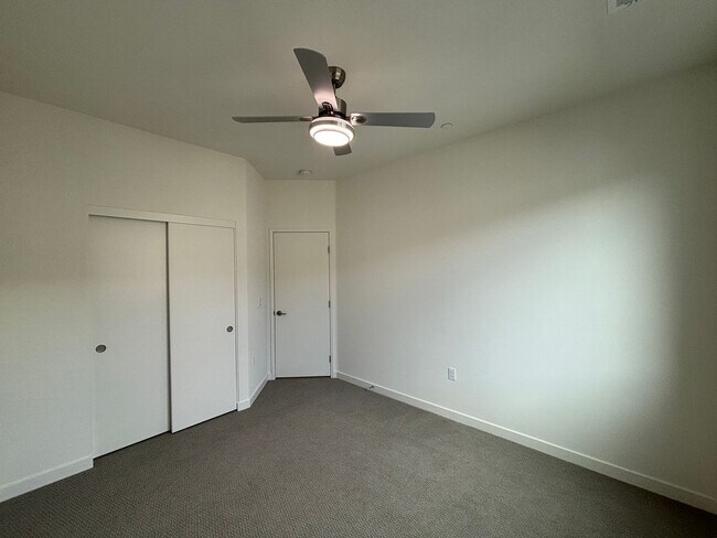 Building Photo - Beautiful 3BD/2.5BA Townhouse in San Ysidro W/ W/D, A/C, 2-Car Garage, Balcony, and Community Parks!