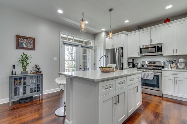 Building Photo - Belmont Bay Beauty! Three level two car ga...