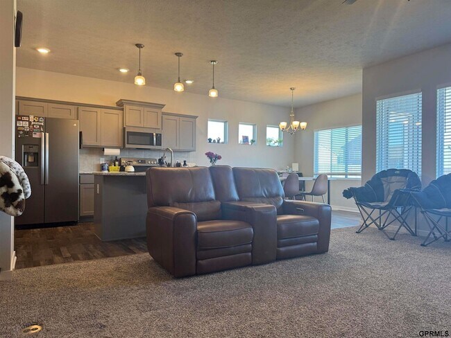 Building Photo - 14907 S 19th St