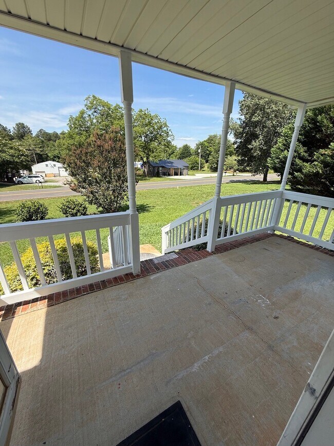Building Photo - 2031 Ballenger Rd