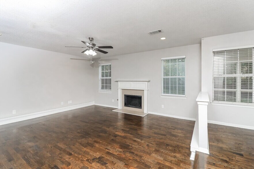 Building Photo - 665 Tomahawk Pl SW