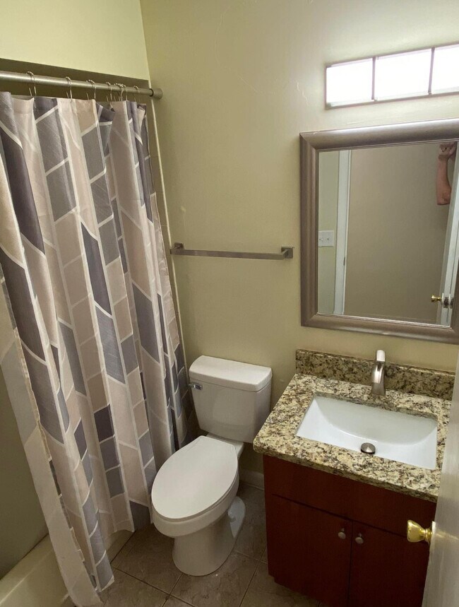 Building Photo - 3957 S Ventura Ave