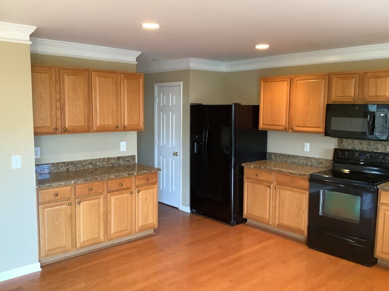 Building Photo - 6157 Paducah Dr