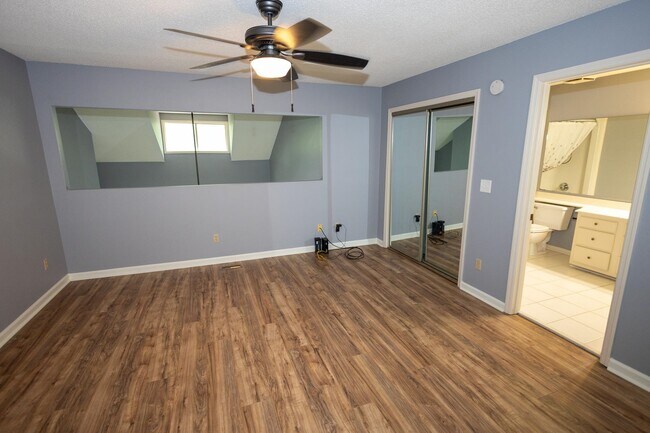 Building Photo - 1473 S Mariners Pointe