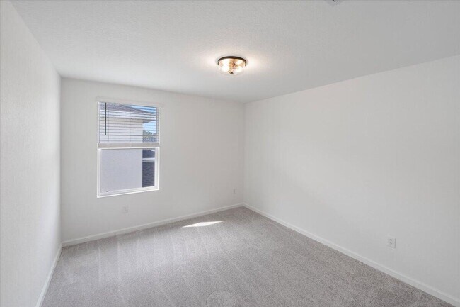 Building Photo - 11161 NW Fernbrook Dr