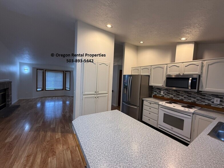 Building Photo - 12802 SE Main St