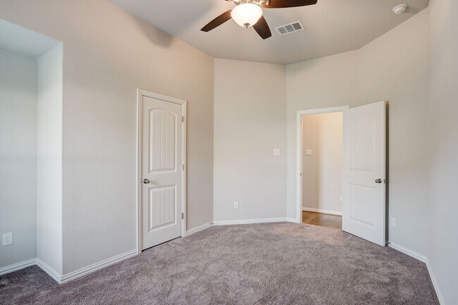 Building Photo - Warm & Inviting 4 Bedroom, 2 Bath House for Rent