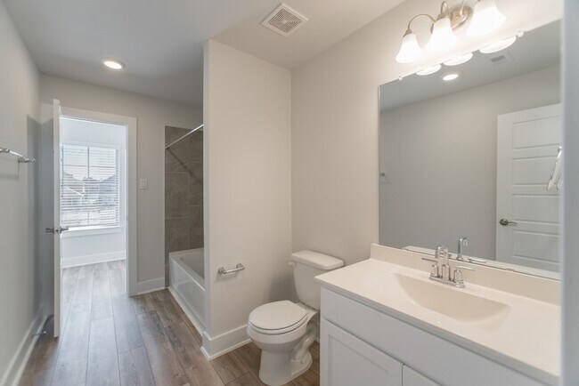 Building Photo - 10627 Whitejacket