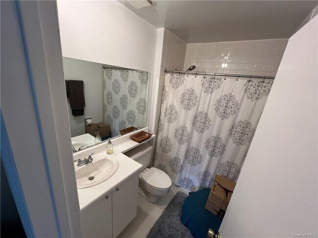 Building Photo - 14 Bronxville Glen Dr