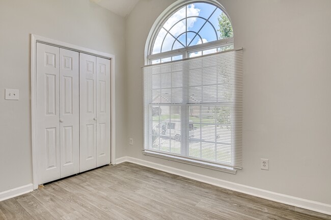 Building Photo - 409 Urial Dr