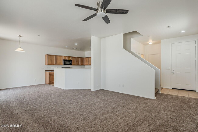 Building Photo - 3022 E Donner Dr