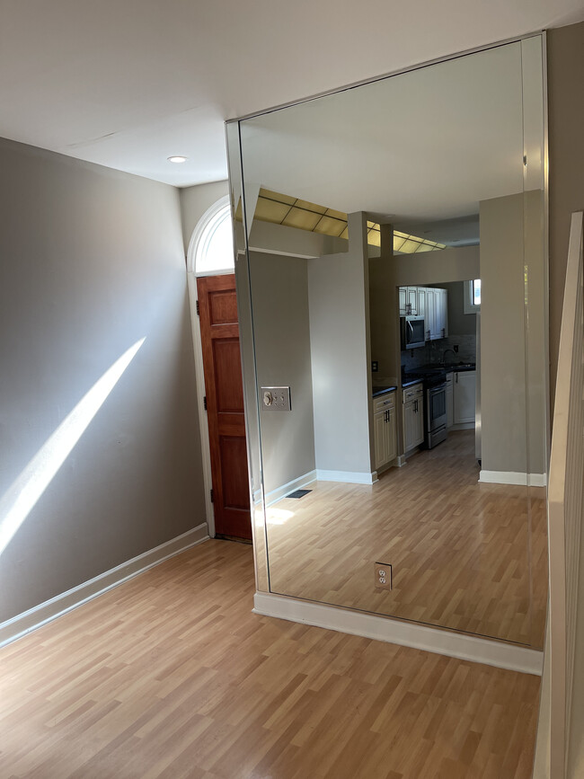 Large, Full size mirror - 751 Piedmont Ave NE