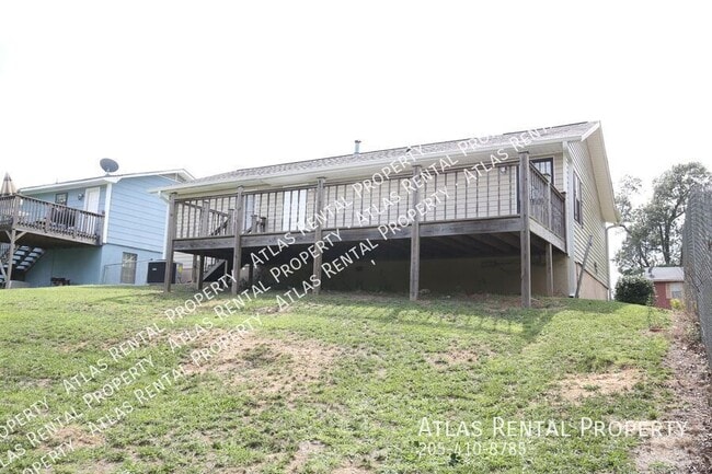 Building Photo - 1815 Huntington Dr