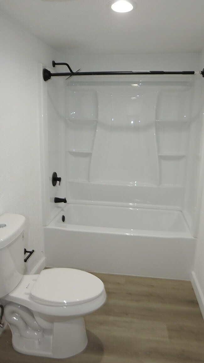 Building Photo - Newly rehabbed fully rehabbed 4 bed 2 bath...