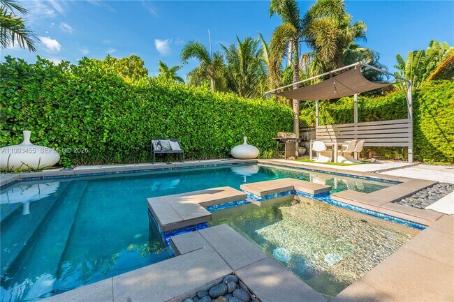 Building Photo - 738 NE 72nd Terrace