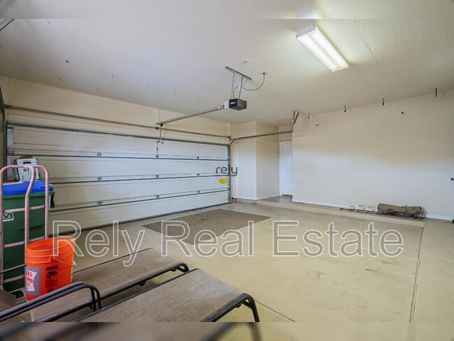 Building Photo - 4605 N Clear Creek Dr