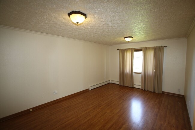 Building Photo - Lovely 3 Bedroom Home in Bayshore!