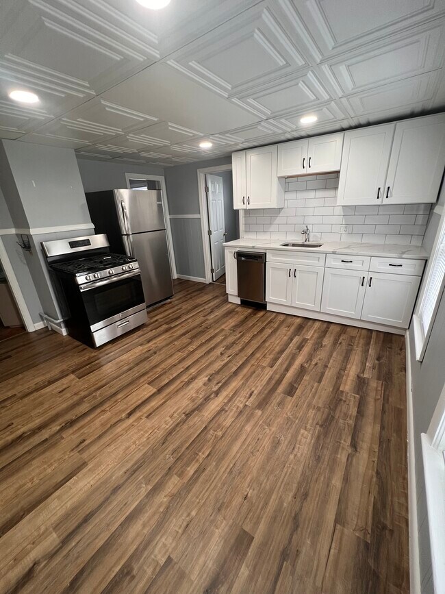 Kitchen - 30 Arch St