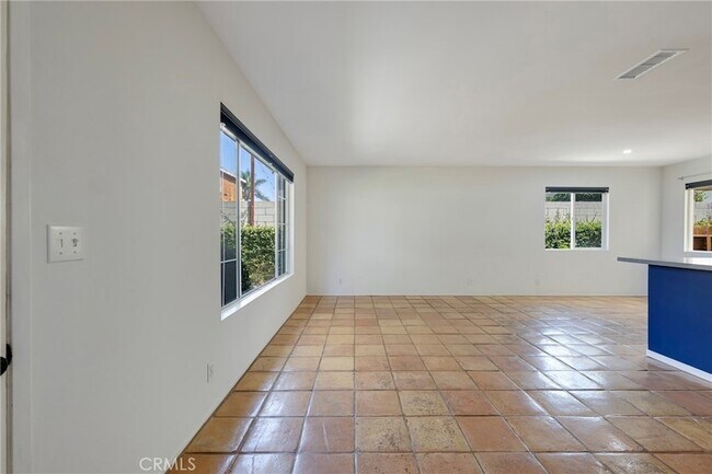 Building Photo - 8231 Deerfield Dr