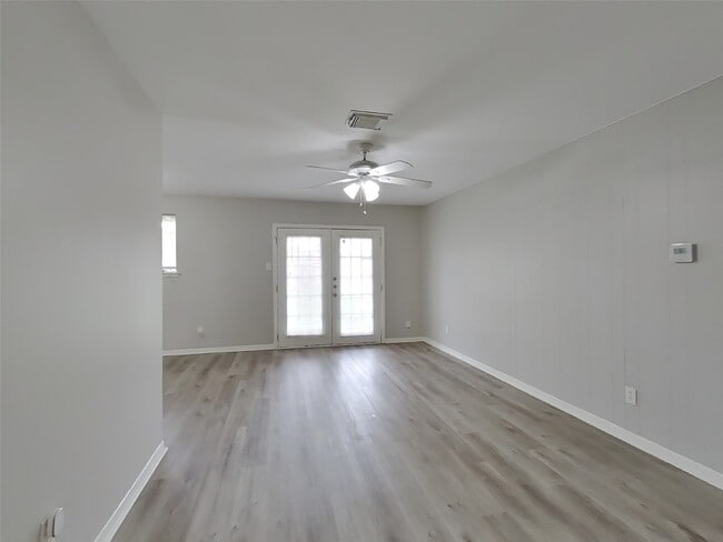 Building Photo - 6422 French Chateau Dr