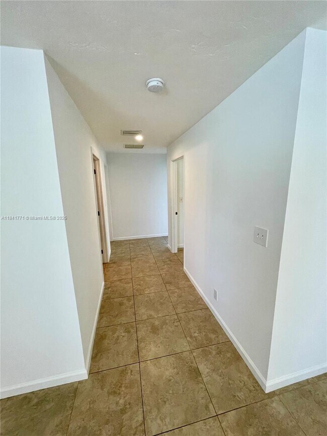 Building Photo - 4430 W Broward Blvd