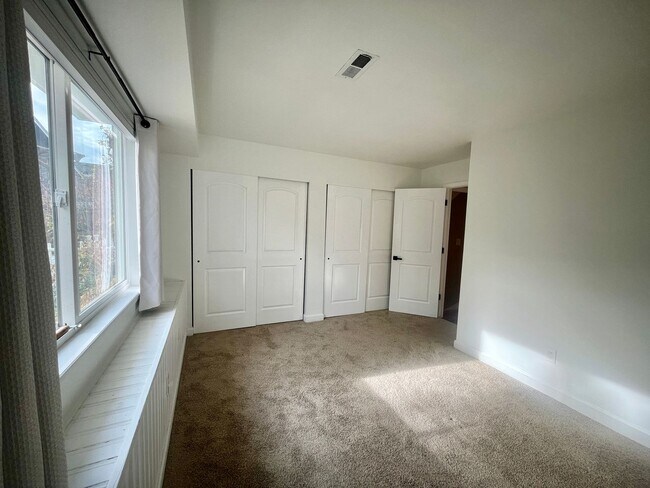 Building Photo - Beautifully Renovated 4-Bedroom Home in Canterberry Crossing