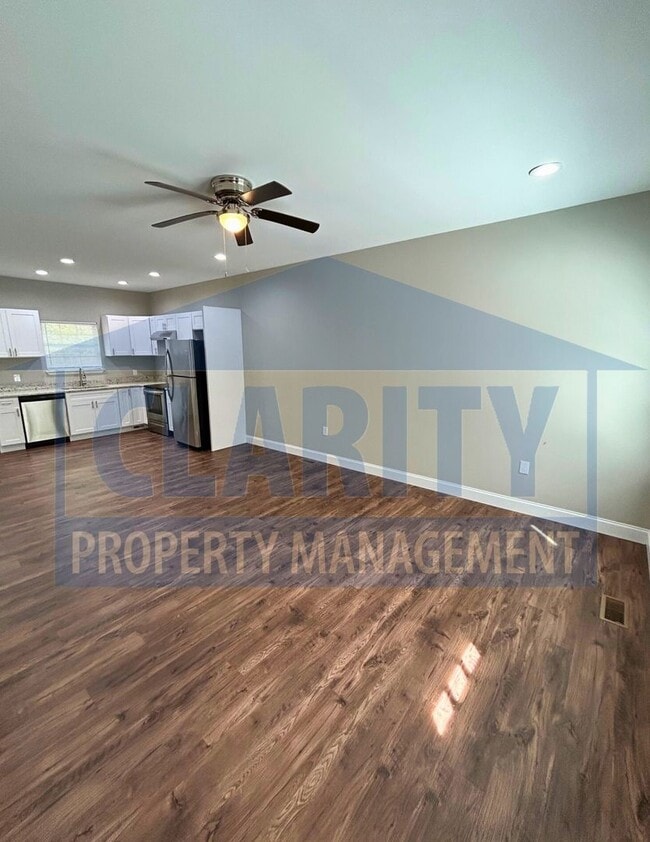 Building Photo - Two-bedroom Townhome!