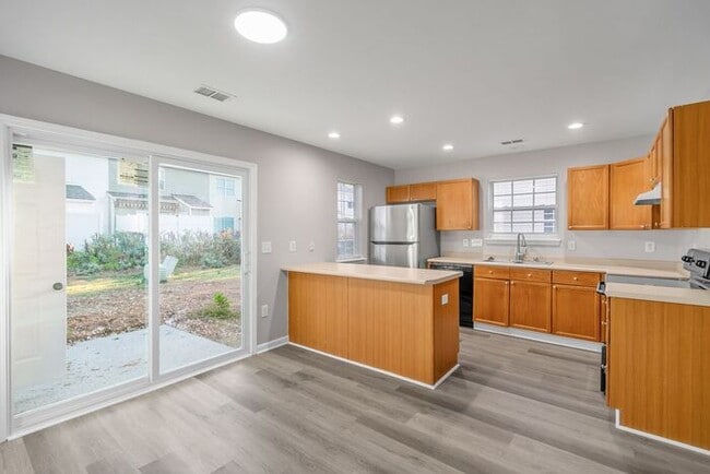 Building Photo - Hidden Gem in East Charlotte - 3 Bedrooms, Prime Location