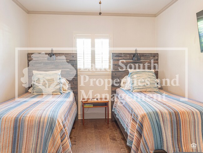 Building Photo - 327 Easton Dr