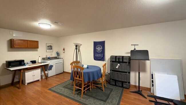 Building Photo - Great Furnished House In Fort Collins with all utilities included