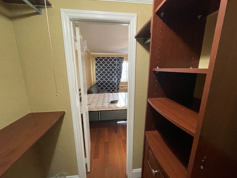 Building Photo - 405 Dunwoody St