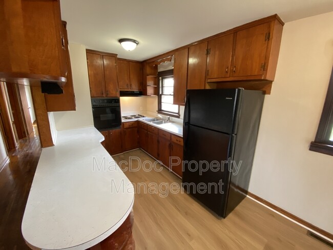 Building Photo - 10532 Robert E. Lee Drive