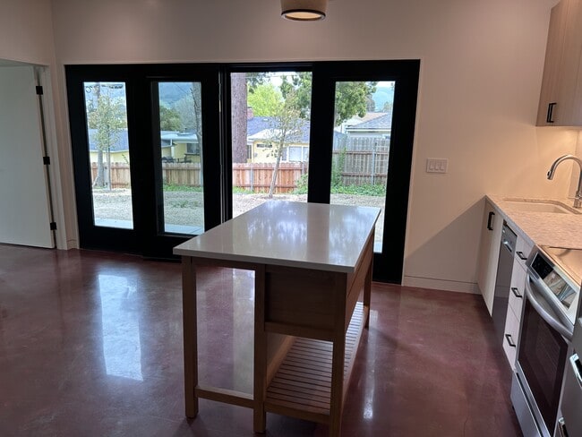 Building Photo - 313 Del Mar Ct