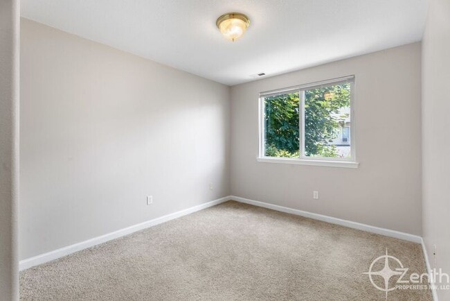 Building Photo - 5113 NE 77th Ave