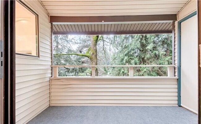 Building Photo - Awesome Juanita Condo for Lease