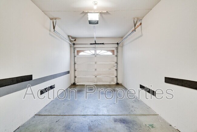 Building Photo - 2091 San Luis Ave