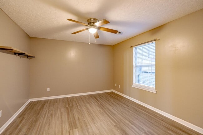 Building Photo - 115 Ivy Pointe Dr