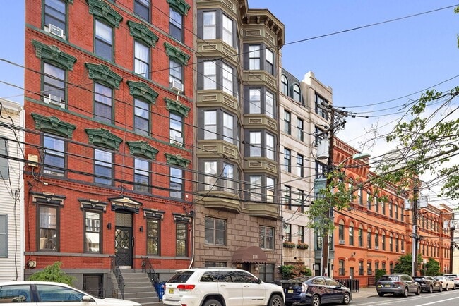 Building Photo - 118 Clinton St