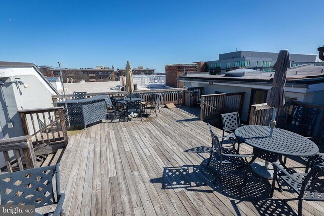 Building Photo - 1417 Chapin St NW