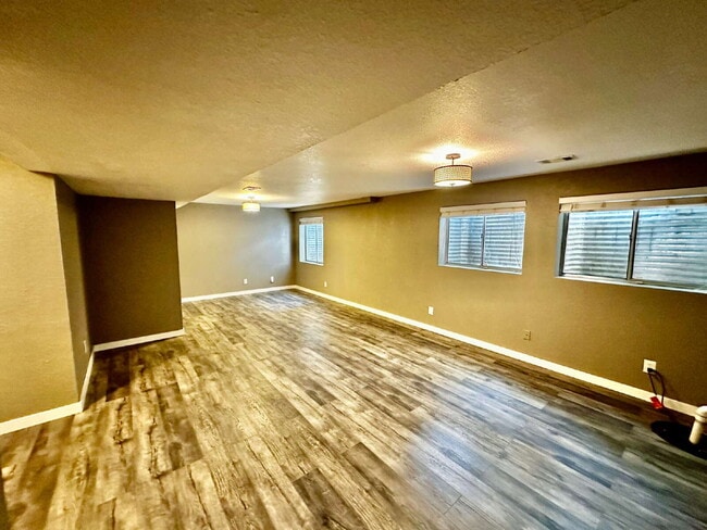 Building Photo - "Charming 3-Bed Home with Finished Basemen...