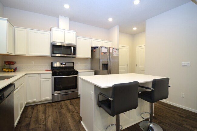 Building Photo - 935 N 19th Ave