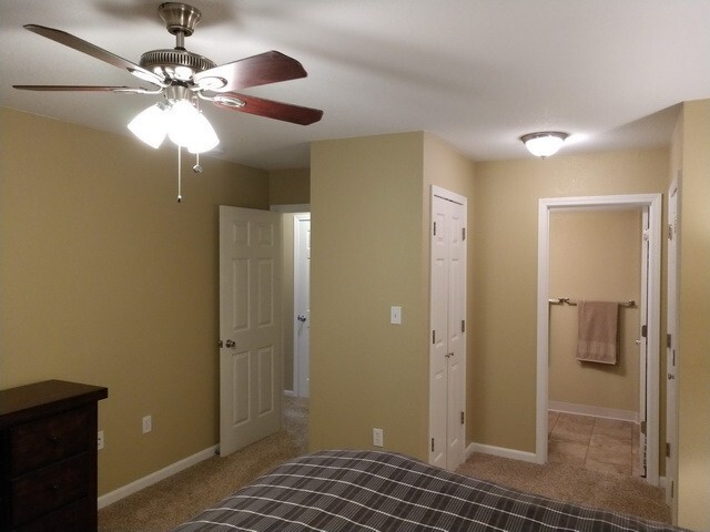 Building Photo - Large 3 Bed/ 2 Bath Townhome on West Side!