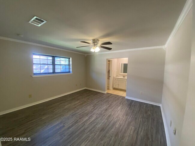 Building Photo - 2437 Bernwood Dr