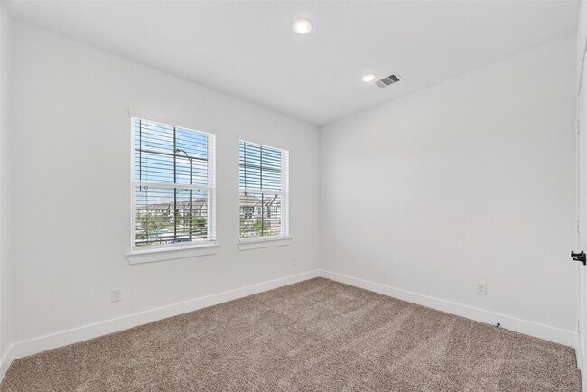 Building Photo - 24011 Breezy Bank Trl