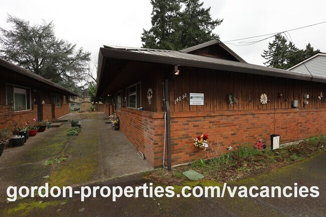 Building Photo - SE Cedar Ave - Single level 2 bedroom unit in duplex