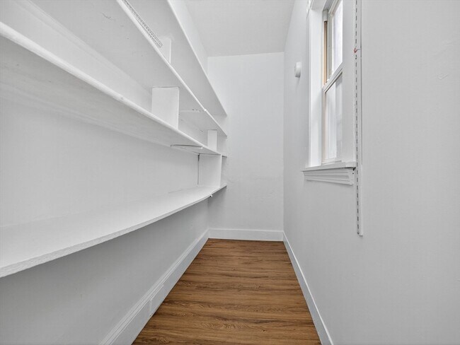 Building Photo - 471 Medford St
