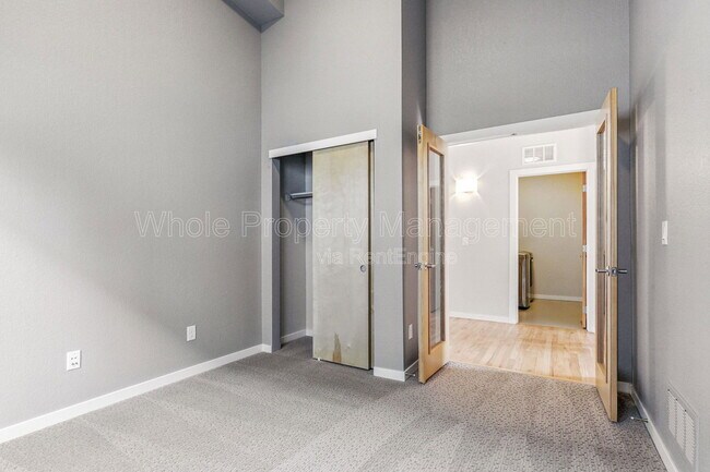 Building Photo - 1821 Blue Star Ln