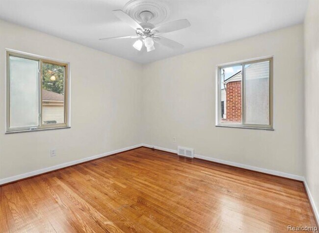 Building Photo - 1790 Kenmore Dr