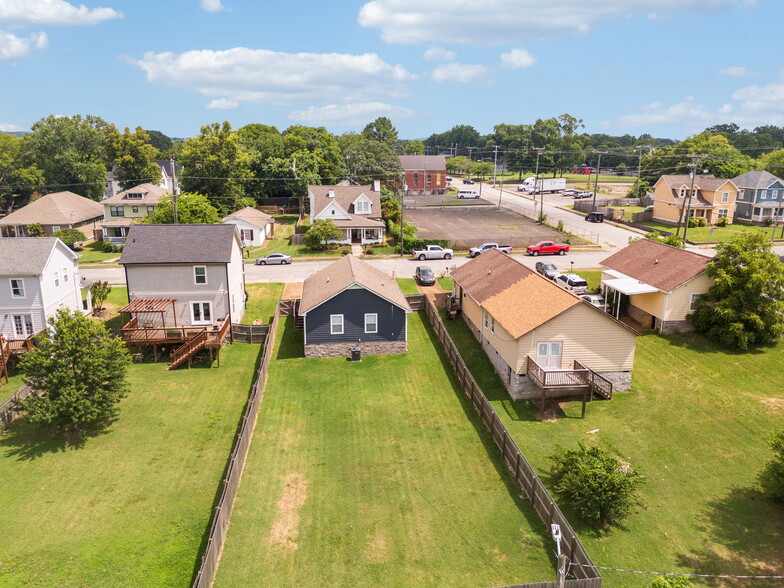 Building Photo - 226 Treutland Ave