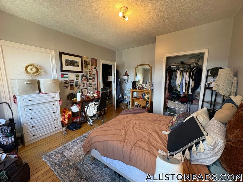 Building Photo - 18 Glenville Ave